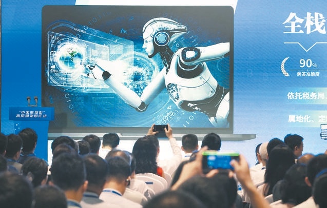 7月2日,“中国数据街”高质量发展论坛——“数据技术赋能数据产业发展”专题论坛在“大吉巷”中海金融中心举办。 7月2日,“中国数据街”高质量发展论坛——“数据技术赋能数据产业发展”专题论坛在“大吉巷”中海金融中心举办。